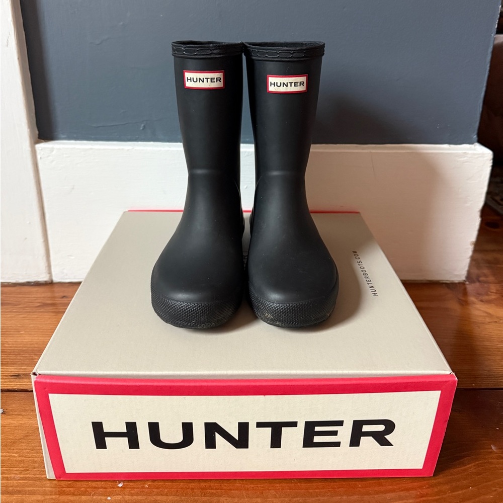 Hunter Kids’ First Classic Rain Boot, Black size 12